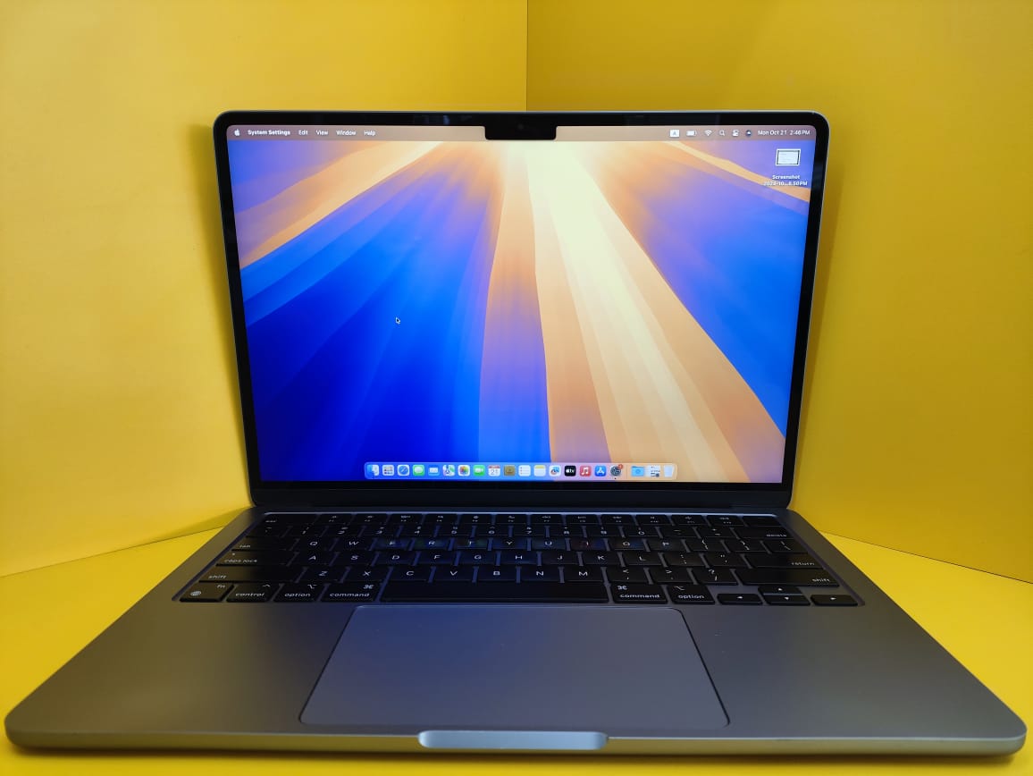 MACBOOK AIR 13 YEAR 2022 M2 CHIP 8GB RAM 256GB SSD 13.3INCH DISPLAY  WARRANTY TILL AUG-2025